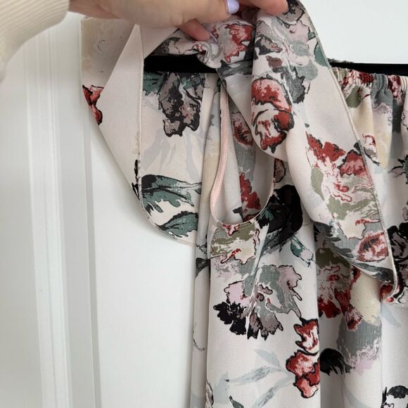 WILFRED | Floral off the shoulder 100% silk blouse - Picture 2 of 10